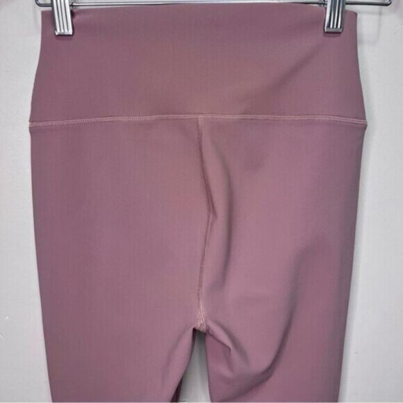 Alo High-Waist Ripped Warrior Legging Size Medium Activewear Yoga Sporty - Picture 5 of 9